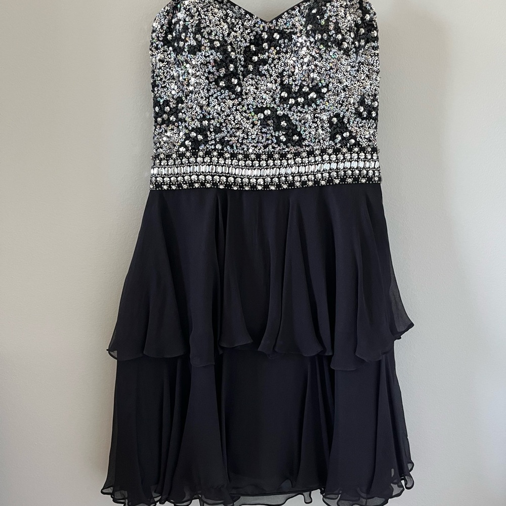 Shail K Elegant 100% Silk Black and Silver Sequin Strapless Dress size 6